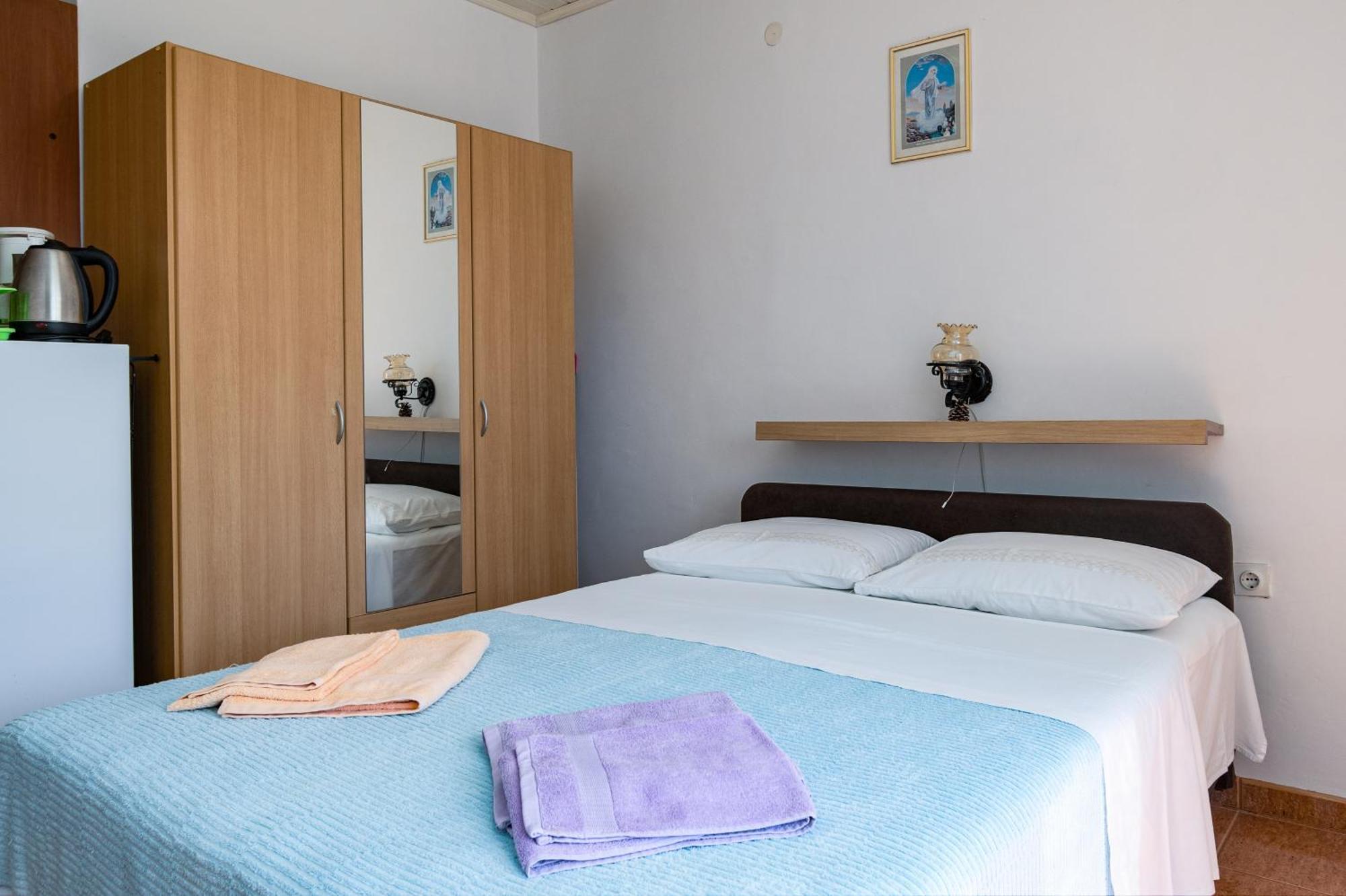 Apartments And Rooms With Parking Space Skrbcici, Krk - 21231 Habitación foto