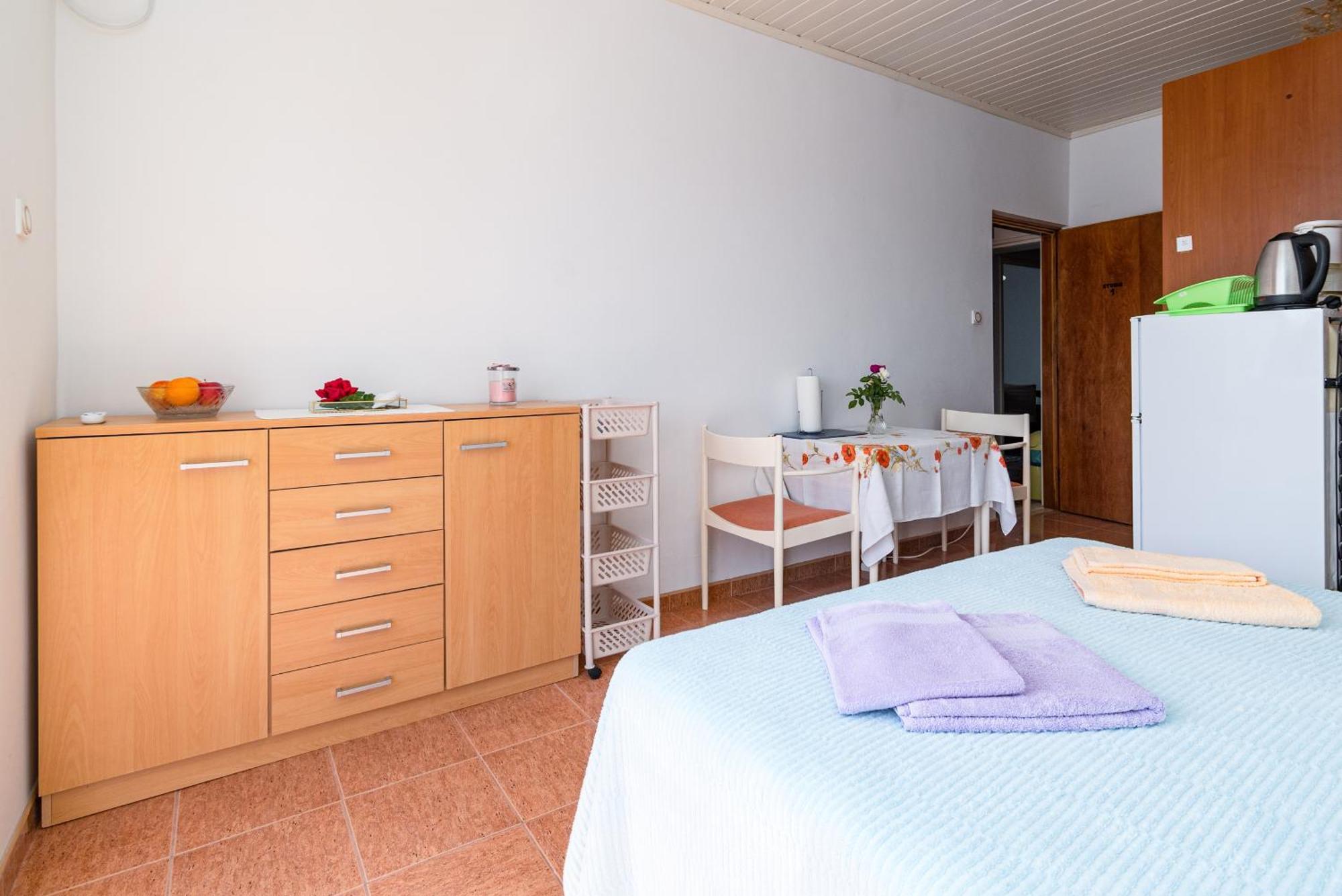 Apartments And Rooms With Parking Space Skrbcici, Krk - 21231 Habitación foto