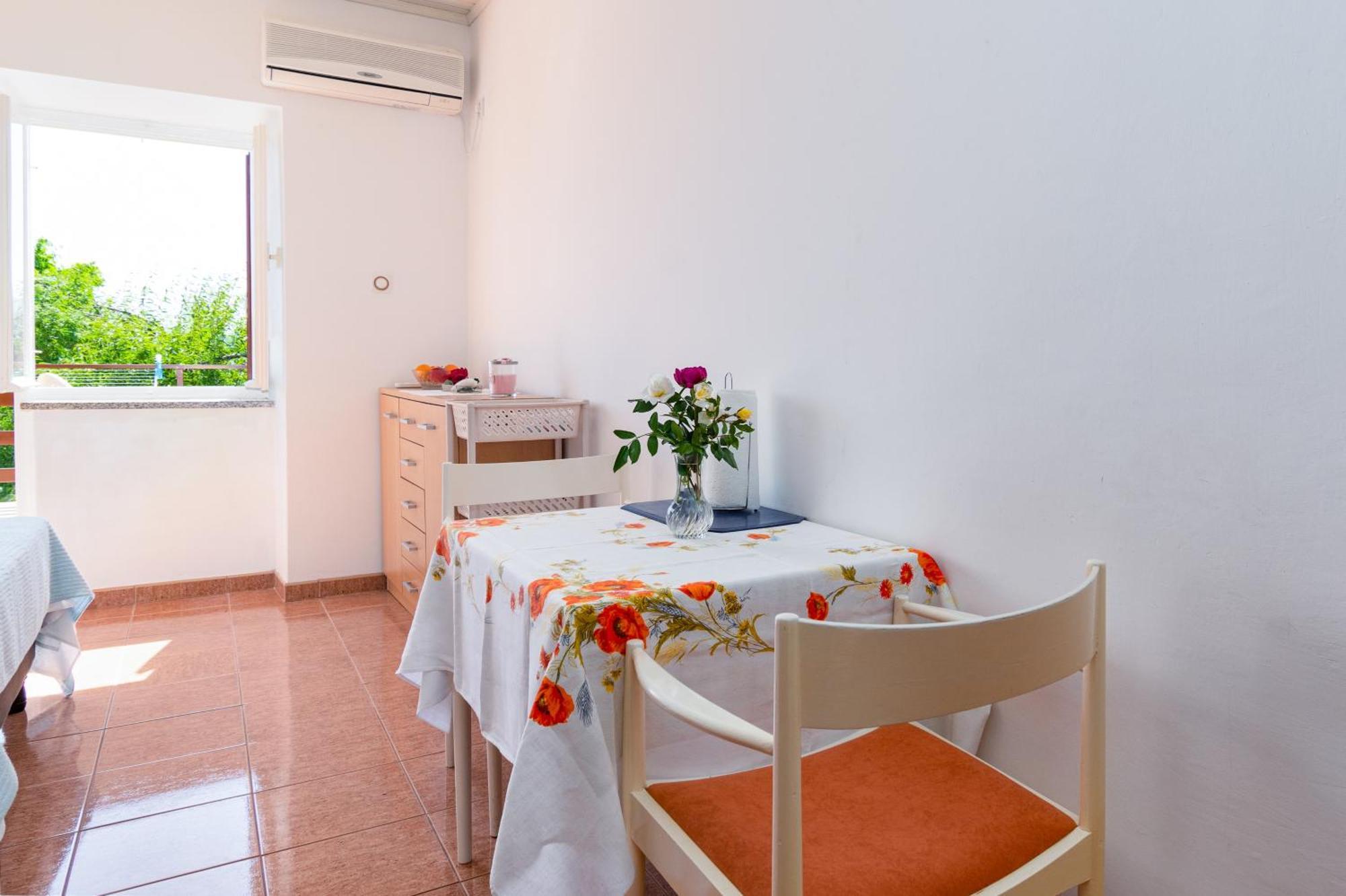 Apartments And Rooms With Parking Space Skrbcici, Krk - 21231 Habitación foto
